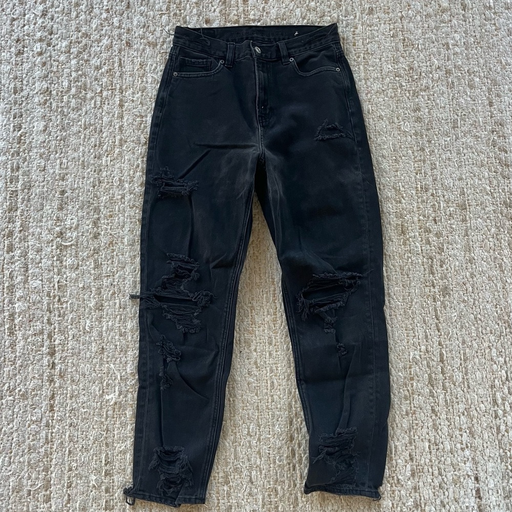 american eagle black ripped mom jeans